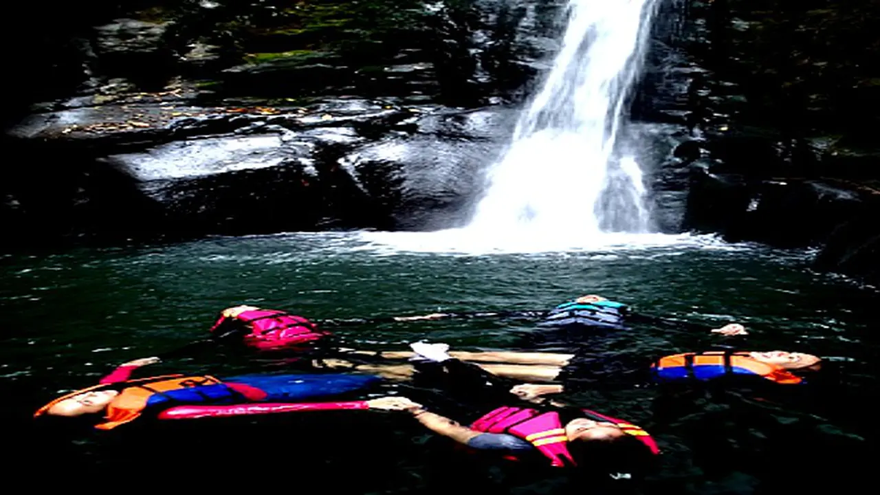 Akhir Pekan Menikmati Pesona Indah dari Curug Naga Megamendung Bogor