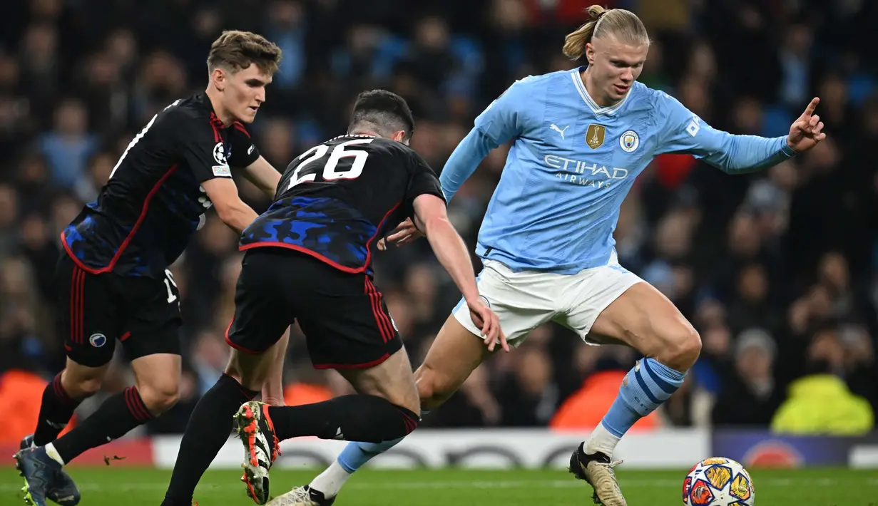 Selang empat menit kemudian, Julian Alvarez menggandakan keunggulan Manchester City. (Paul ELLIS/AFP)