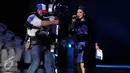 Penyanyi Krisdayanti saat bernyanyi dalam Gladiresik HUT 26 SCTV di Istora Senayan, Jakarta, Selasa, (23/8). Krisdayanti akan tampil di HUT 26 SCTV pada Rabu (24/8) di istora senayan secara Live. (Liputan6.com/Johan Tallo)