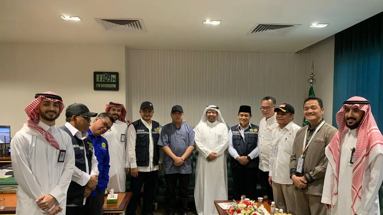Kepala Badan Pelaksana Badan Pengelola Keuangan Haji (BPKH), Fadlul Imansyah (kedua dari kanan) (Istimewa)