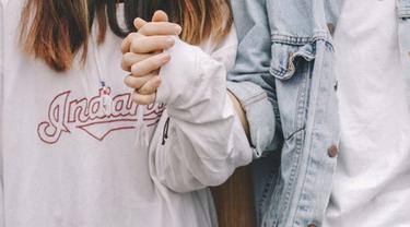 Romantis Banget 4 Zodiak Ini Hobi Gandeng Pasangan Di Depan Umum Fimela Fimela Com