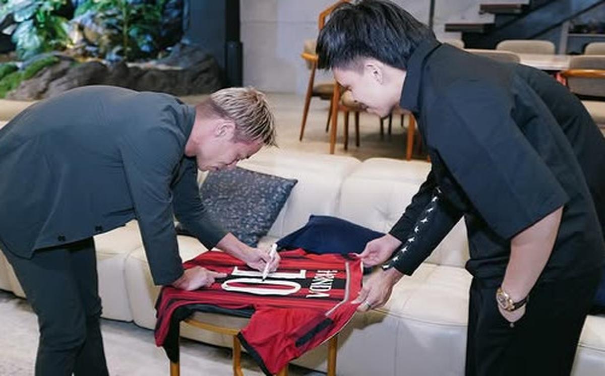 5 Potret Atta Halilintar Ajak Keisuke Honda ke Rumah, Diajak Makan Rendang Sampai Ayam Pop Bikin Milanisti Iri