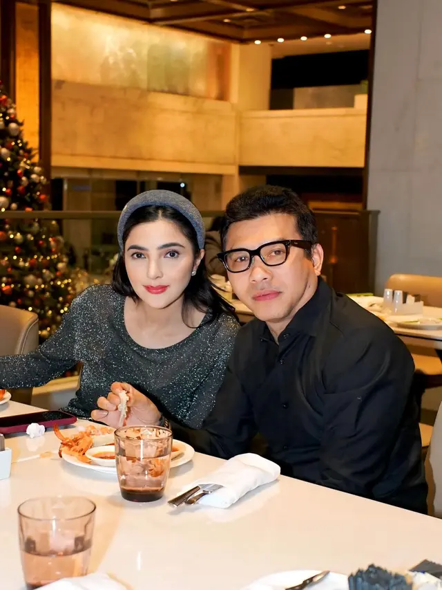 Potret Elegan Keluarga Anang-Ashanty saat Dinner Tahun Baru