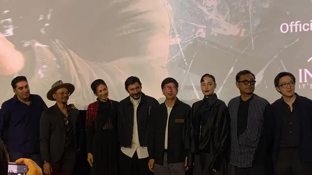 Pemain series Roman Dendam saat konferensi pers di XXI Plaza Indonesia, Jakarta, Sabtu (21/6/2025).