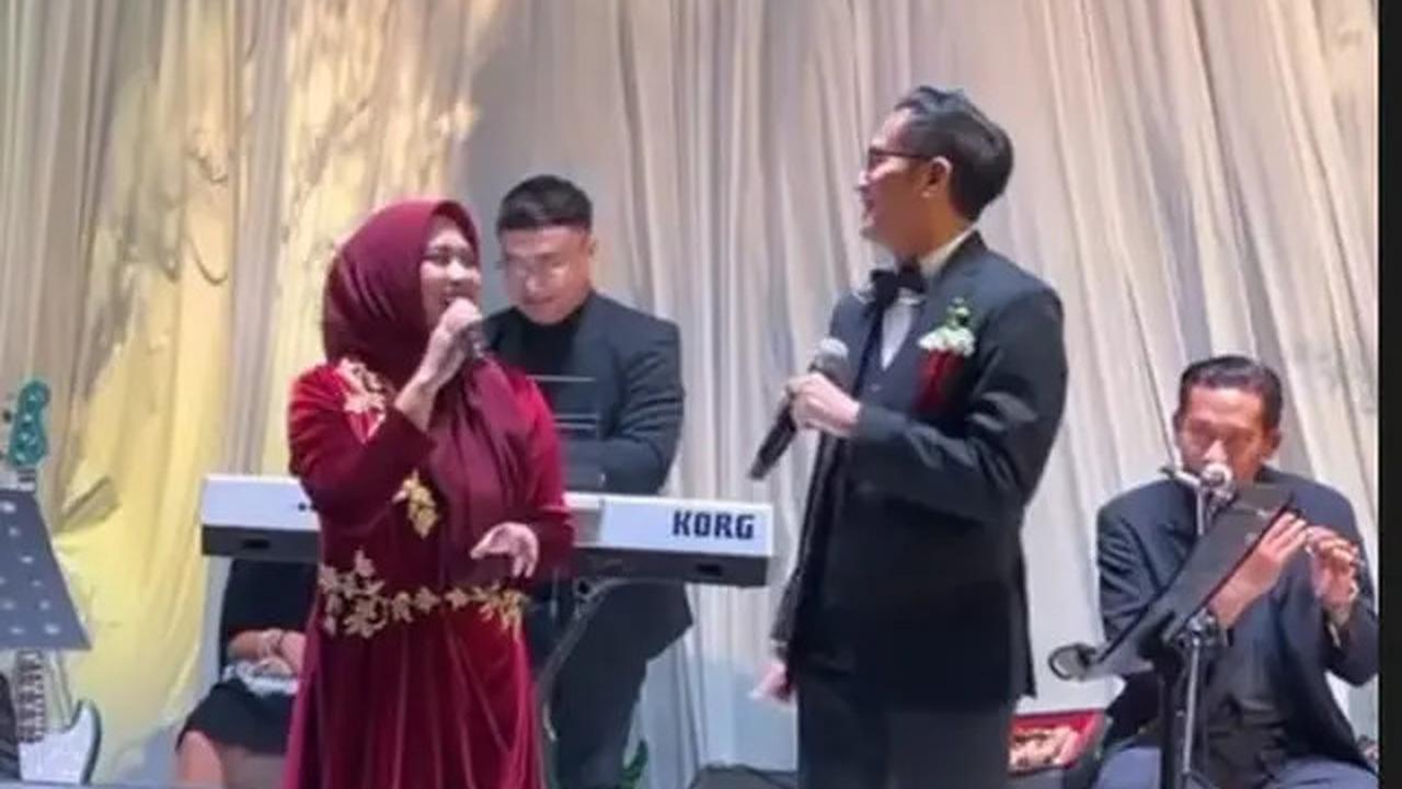 Foto-Foto Aldi Bragi Duet dengan Ikke Nurjanah, Penuh Makna dan Emosional