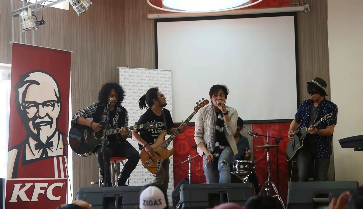 Persembahan terakhir Zian Zigaz ketika masih menjadi vokalis band bergnre pop rock. (Nurwahyunan/Bintang.com)