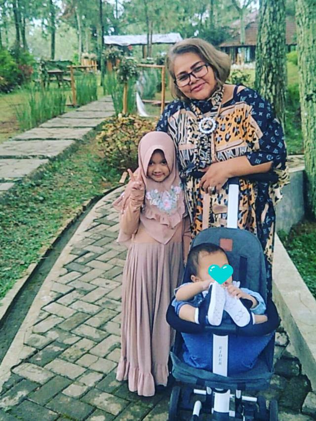 Berseteru dengan Inara Rusli, Ini 6 Potret Eva Manurung Ibunda Virgoun