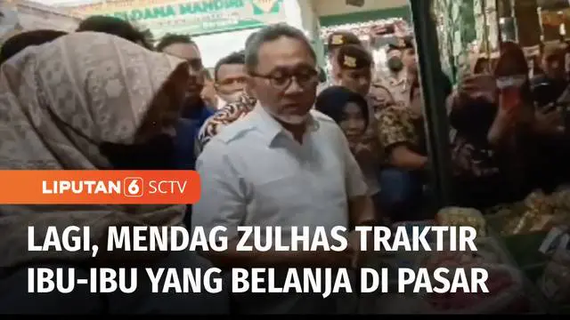 Setelah mentraktir belanja ibu-ibu pengunjung Pasar Bandarjo, Kabupaten Semarang, hari Sabtu (01/07) kemarin giliran pengunjung Pasar Raya Satu, Salatiga, Jawa Tengah. Mendag Zulkifli Hasan juga memborong sejumlah bahan pokok yang kemudian membagikan...