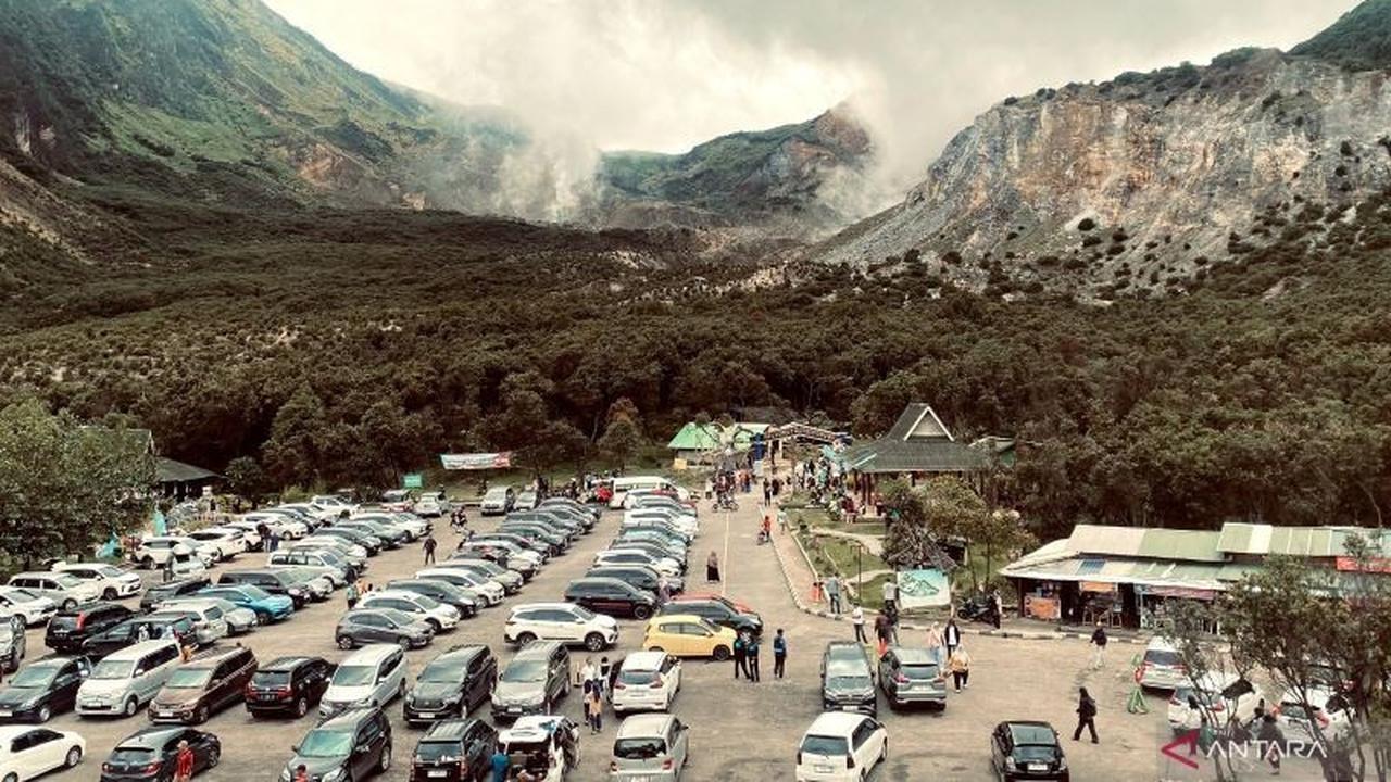 Ribuan Wisatawan Padati Wisata Gunung Papandayan Garut Saat Libur Akhir Tahun
