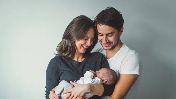 Bukan Hanya untuk Ibu, Cuti Melahirkan Ternyata Juga Penting buat Para Ayah Lho