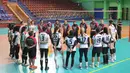 Tim Jakarta Pertamina Enduro latihan jelang laga pembuka PLN Mobile Proliga 2025 di GOR Bulungan, Jakarta Selatan pada Selasa (31/12/2024). (Bola.com/Abdul Aziz)