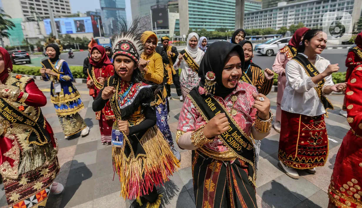 Tema tersebut mencerminkan semangat bangsa Indonesia untuk terus melanjutkan perjuangan dan upaya pembangunan, serta bekerja sama dalam memanfaatkan kesempatan demi kemajuan Indonesia. (Liputan6.com/Faizal Fanani)
