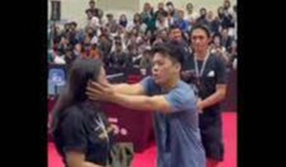 Tak sedikit pula yang mengira sosok wanita yang ada di samping Ariel merupakan wanita yang sedang dekat dengannya.<br>