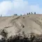 Wisatawan Nekat Naik Lereng Gunung Anak Krakatau, Padahal Status Masih Level III