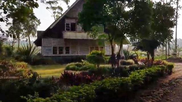 Retrato de la casa donde se rodó la película El sirviente del diablo, amplia y sencilla