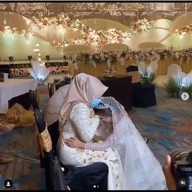 6 Momen Sungkeman Ifan Seventeen dan Citra Monica dengan Orang Tua Dylan Sahara