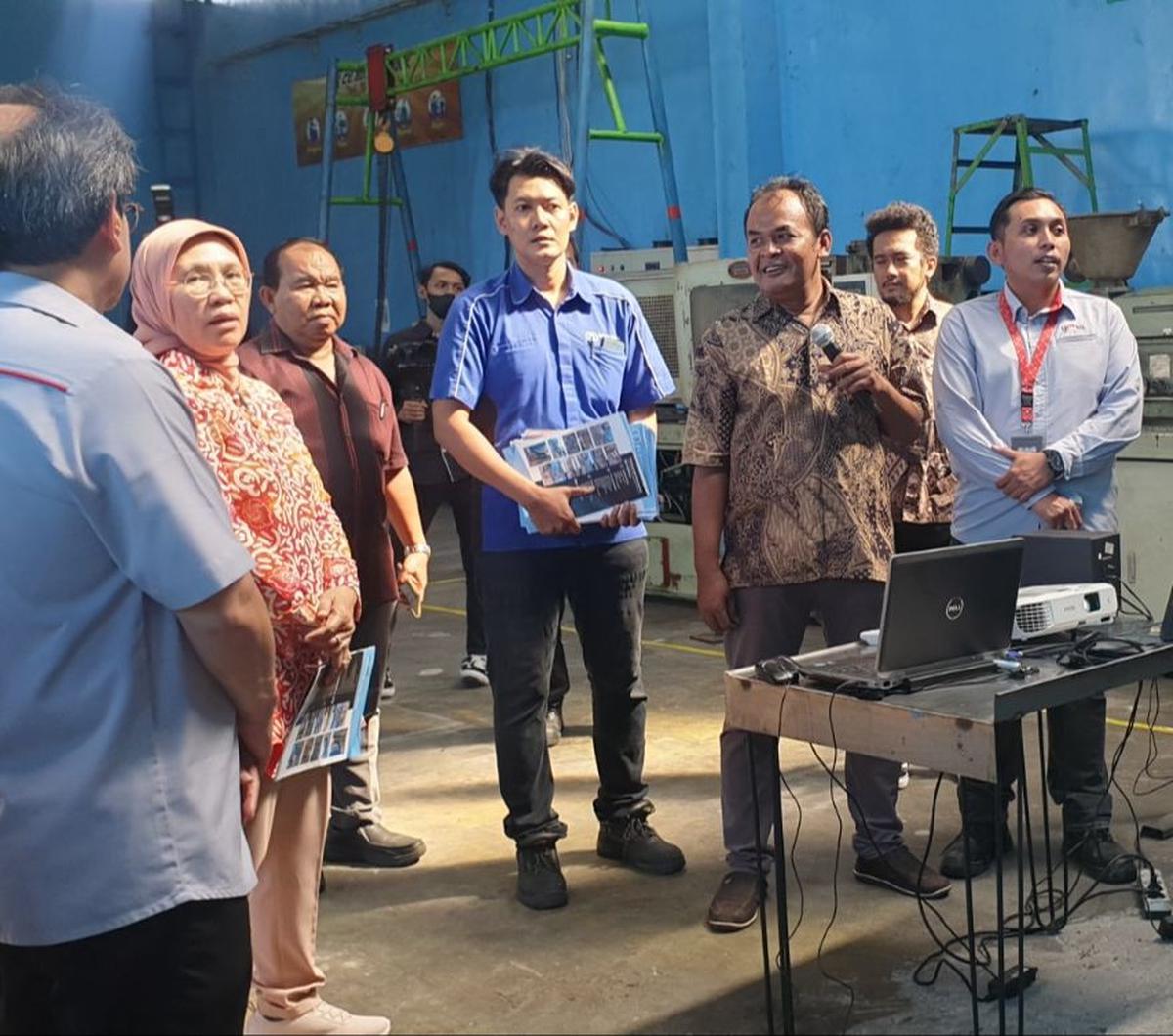 Kementerian Perindustrian terus meningkatkan daya saing industri kecil dan menengah (IKM) logam melalui fasilitasi kemitraan dengan industri besar. Fasilitasi kemitraan bertujuan untuk memperkuat peran strategis IKM dalam mendorong percepatan pertumbuhan 