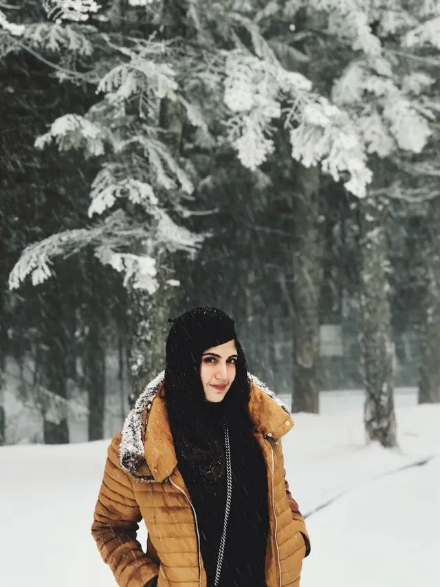 6 Pesona Cantik Amira Alwi Adik Ipar Tania Nadira
