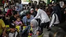 Menhub Budi Karya saat meninjau pengamanan dan angkutan lebaran 2019 di Stasiun Gambir, Jakarta, Minggu (26/5/2019). Menhub meminta seluruh petugas dan relawan yang bertugas selama musim mudik Lebaran 2019 untuk bekerja lebih baik dari tahun sebelumnya. (Liputan6.com/Faizal Fanani)