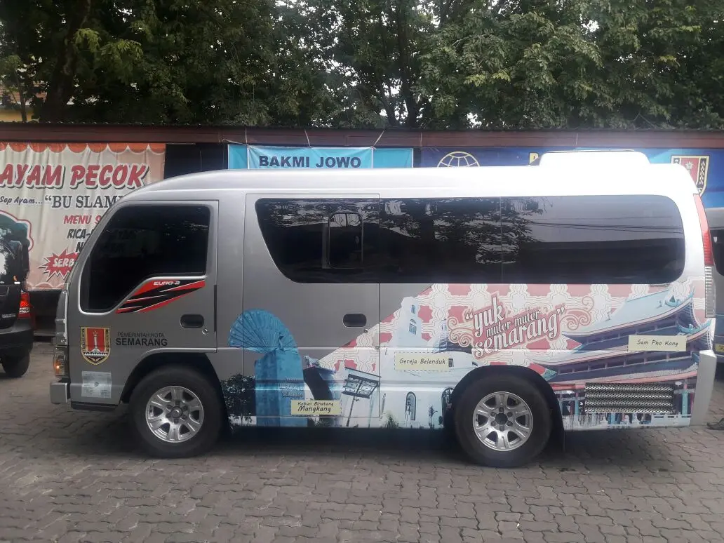 Shuttle bus gratis disiapkan untuk pengunjung pasar Semarangan. (foto: Liputan6.com/dok.BRT/felek wahyu)