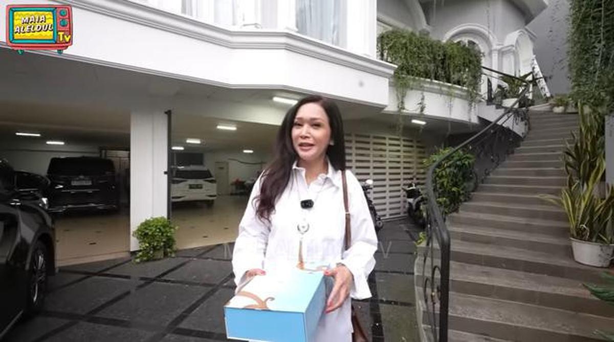 Potret Tampilan Depan Rumah Krisdayanti, Usung Gaya Megah Bak Istana Eropa Klasik Modern