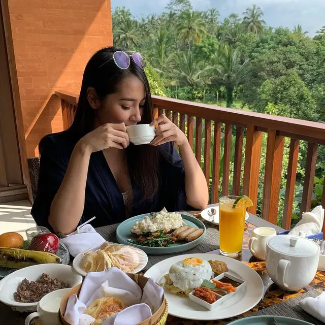 6 Momen Babymoon Niken Anjani di Bali, Romantis Bareng Suami