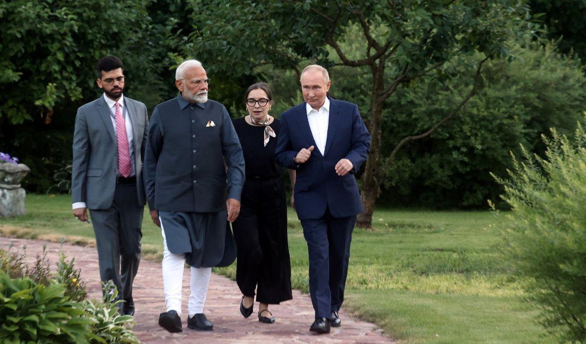 India juga menghadapi tekanan dari Barat untuk menjauhkan diri dari Moskow setelah Rusia menginvasi Ukraina.&nbsp;