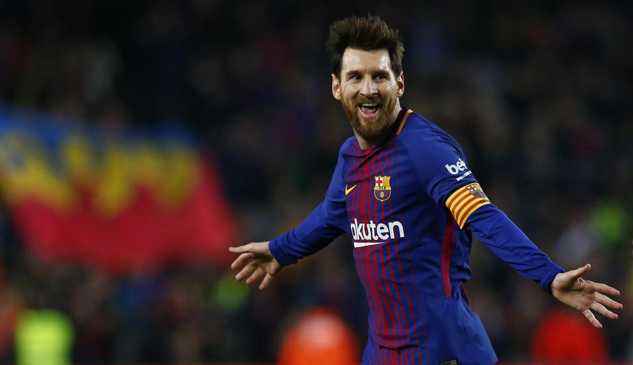 Bintang FC Barcelona, Lionel Messi merayakan golnya ke gawang Girona  pada La Liga Santander di Camp Nou stadium, Barcelona, (24/2/2018). Barcelona menang telak 6-1. (AP/Manu Fernandez)