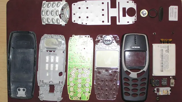 Bagian ponsel Nokia 3310 (wikimedia commons)