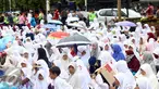 Umat Muslim di Semarang menggelar Aksi Damai 212 atau Aksi Bela Islam III di kawasan Pahlawan, Semarang, Jawa Tengah, Jumat (02/12). (Liputan6.com/Gholib)