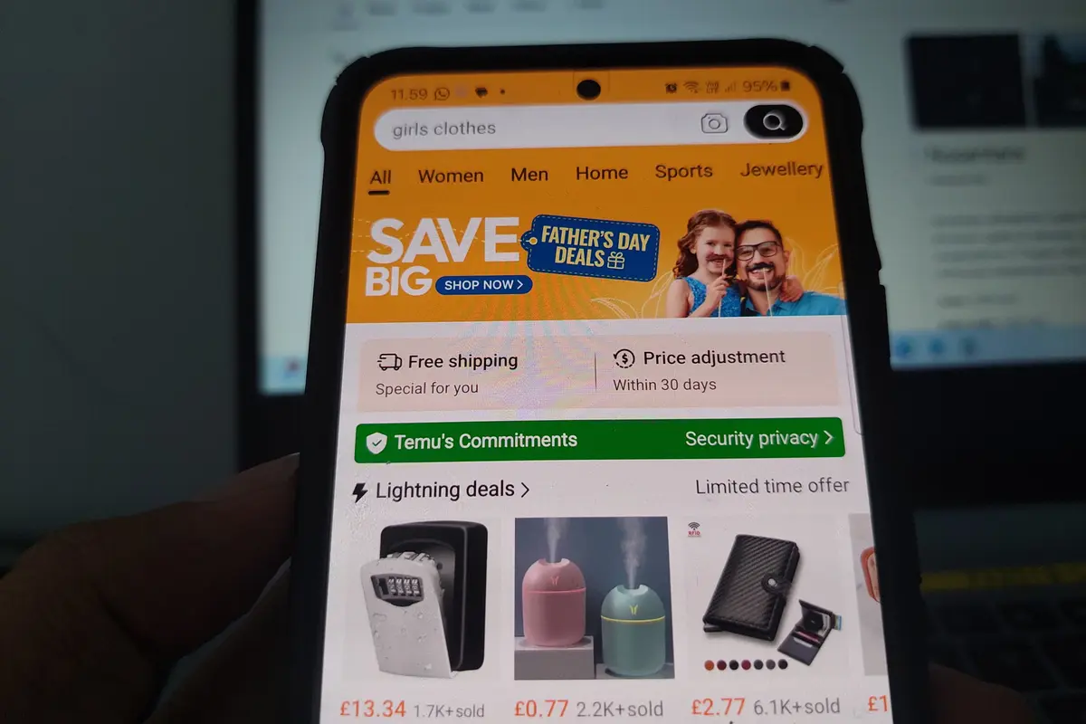 Aplikasi Temu adalah platform e-commerce asal China yang menawarkan direct-to-consumer (D2C). Ini dianggap mengancam UMKM di Indonesia