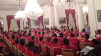 Presiden Jokowi menjamu puluhan atlet paralympic di Istana Negara, Senin (2/10/2017). (Liputan6.com/Lizsa Egeham)