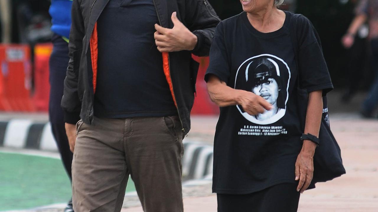 Dalam aksi tersebut turut hadir Direktur Eksekutif Amnesty International Indonesia Usman Hamid.<br>(Foto merdeka.com / Imam Buhori)<br>