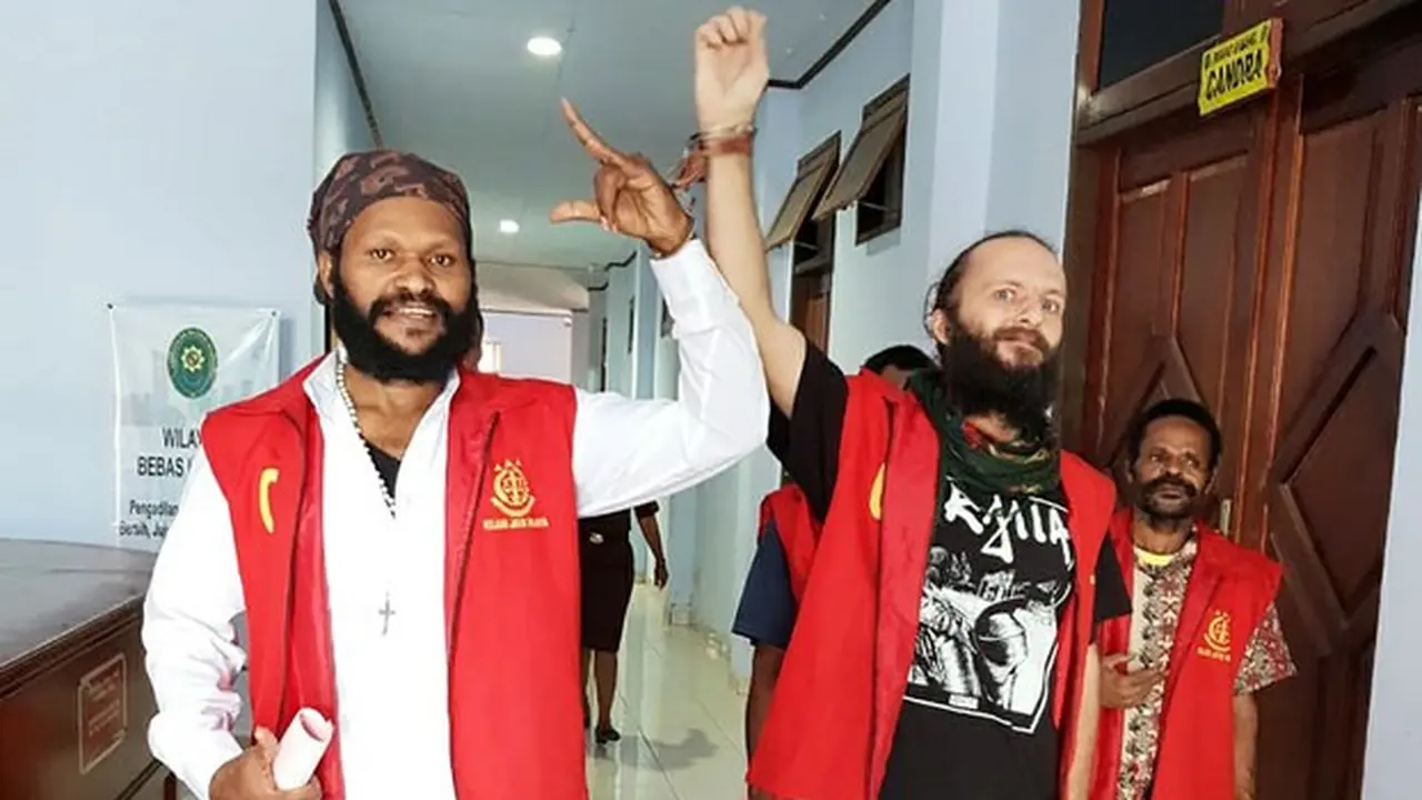 Jaku, WN Polandia dituduh makar