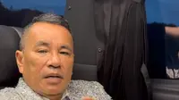 Saat sidang ricuh, Hotman Paris tetap tenang dan kalem. Beberapa hari setelahnya, ia membantah tudingan Razman Nasution yang menyebutnya takut. (Foto: Dok. Instagram @hotmanparisofficial)