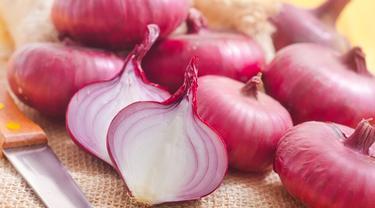 Tips Mudah Kupas Bawang Merah Dalam Jumlah Banyak Tanpa Air Mata