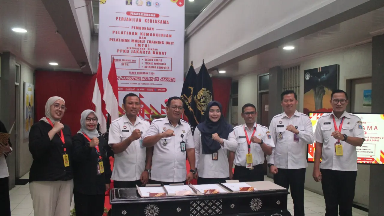 Lapas Narkotika Kelas IIA Jakarta kembali membuka Penandatanganan Perjanjian Kerjasama serta Pembukaan Pelatihan Kemandirian dan Pelatihan Mobile Training Unit (MTU) Tahun 2024 dengan menggandeng Pusat Pelatihan Kerja Daerah (PPKD) Jakarta Barat pada Rabu