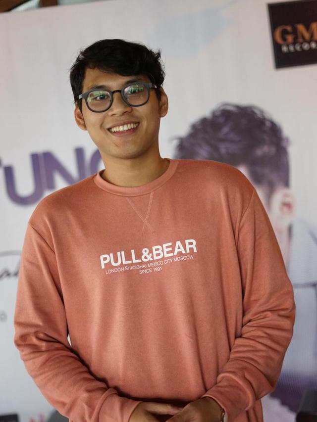 Lirik Lagu Sungguh Aku Mencintaimu Ricky Rantung Ost Love Story The Series Sctv Showbiz Liputan6 Com