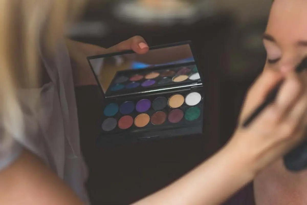 Trends: Secantik Senja dengan Sentuhan Sunset Look