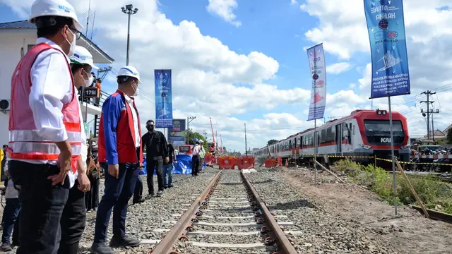Menteri Perhubungan (Menhub) Budi Karya  meninjau progres pembangunan jalur ganda KA Solo-Semarang di Simpang Joglo, Solo, Minggu (7/8/2022). (Dok Kemenhub)