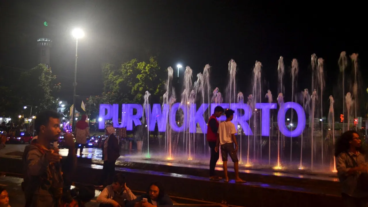 Aktifitas warga di pusat kota Purwokerto tetap normal usai serangan atau penembakan Mako Brimob, Watumas, Purwokerto utara. (Foto: Liputan6.com/uhamad Ridlo)