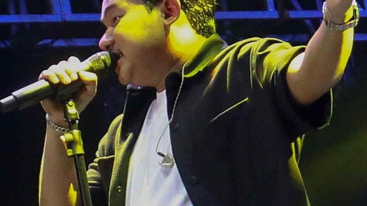 Tak hanya itu, Guyon Waton juga membawakan lagu terbaru mereka yang berjudul 'Gampil' di panggung KLBB hari pertama. Foto: Liputan6.com / Herman Zakharia
