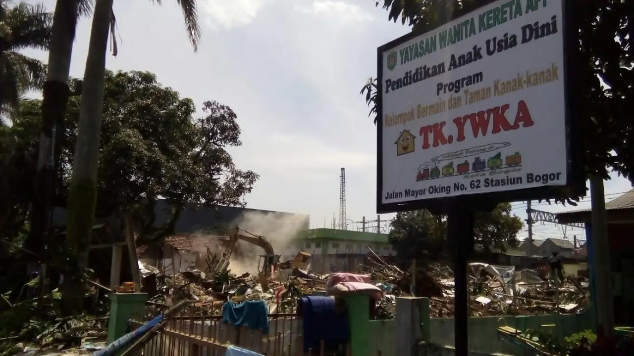 Pembongkaran di lahan milik KAI