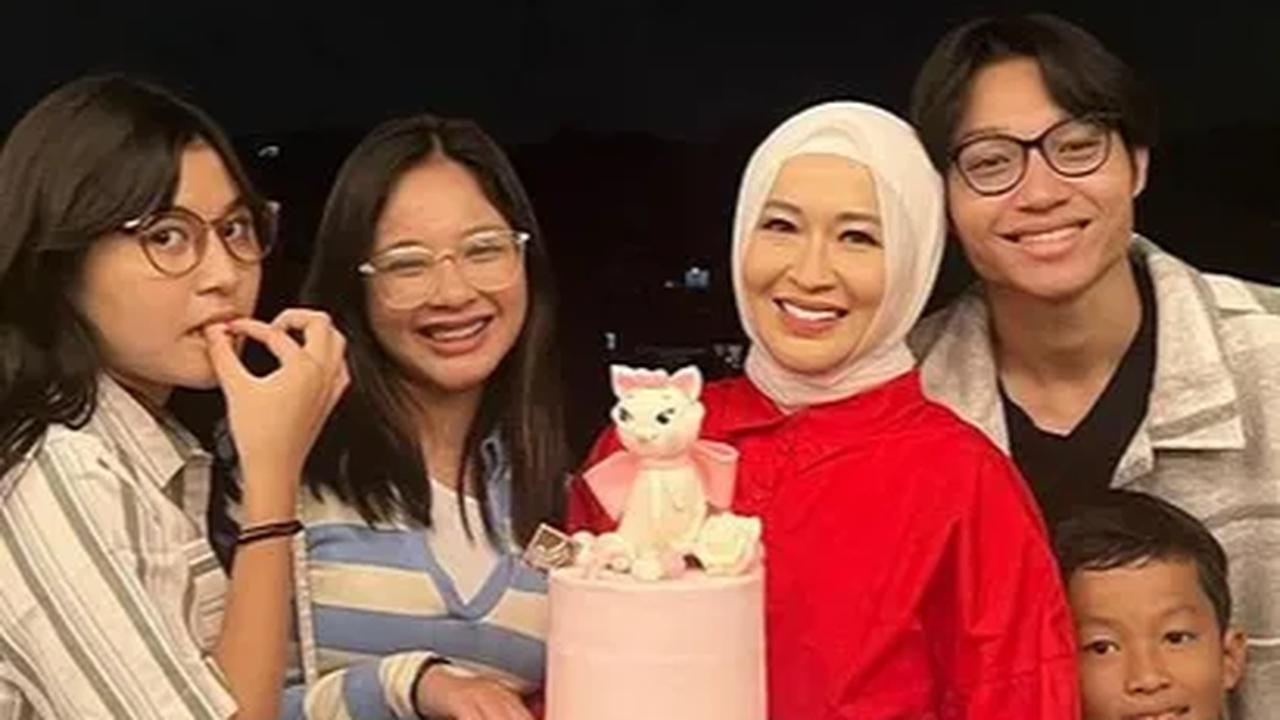 Rayakan Ulang Tahun Sang Ibu Bersama<br>