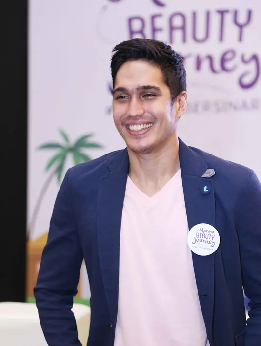 "Bisa dua bulan sekali gua ke sana. Suka sama adat dan keterbukaannya. Jadi udah dibicarain sejak lama kalau Bali akan jadi tempat pernikahan kami," ungkap Marcel saat ditemui di Hotel Royal Kuningan, Jakarta Selatan. (Nurwahyunan/Bintang.com)