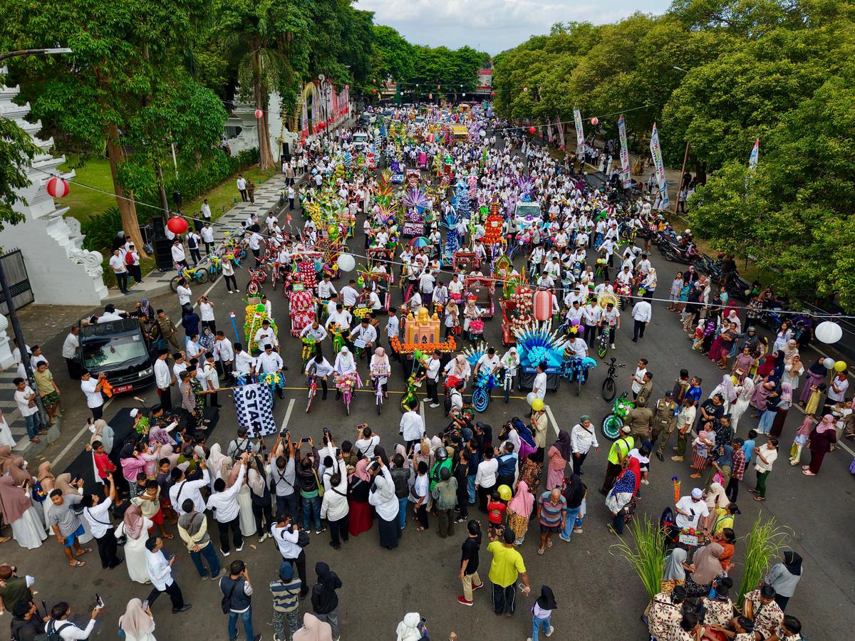 Pawai Endhog-Endhogan Meriahkan Maulid Nabi di Banyuwangi, Ribuan Telur Dibagikan