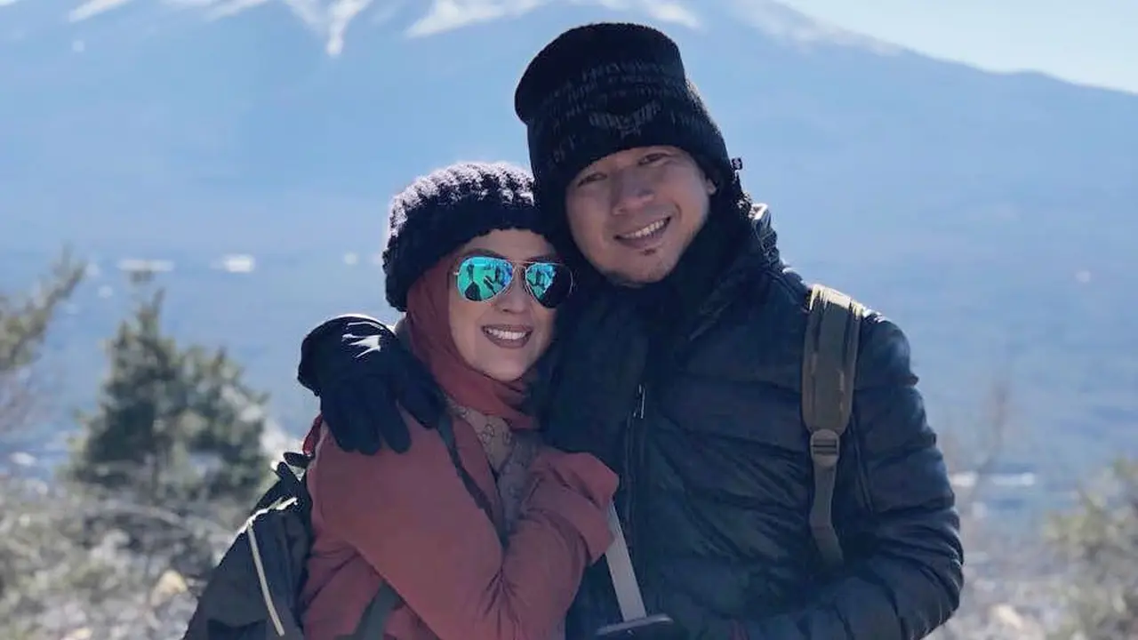 [Bintang] Denny Cagur dan Istri