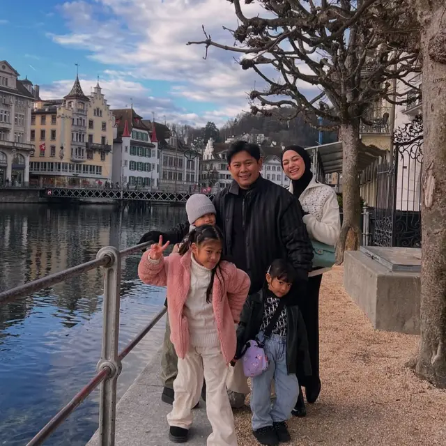 Potret Nina Zatulini Liburan di Swiss (credit: https://www.instagram.com/ninazatulini22/)