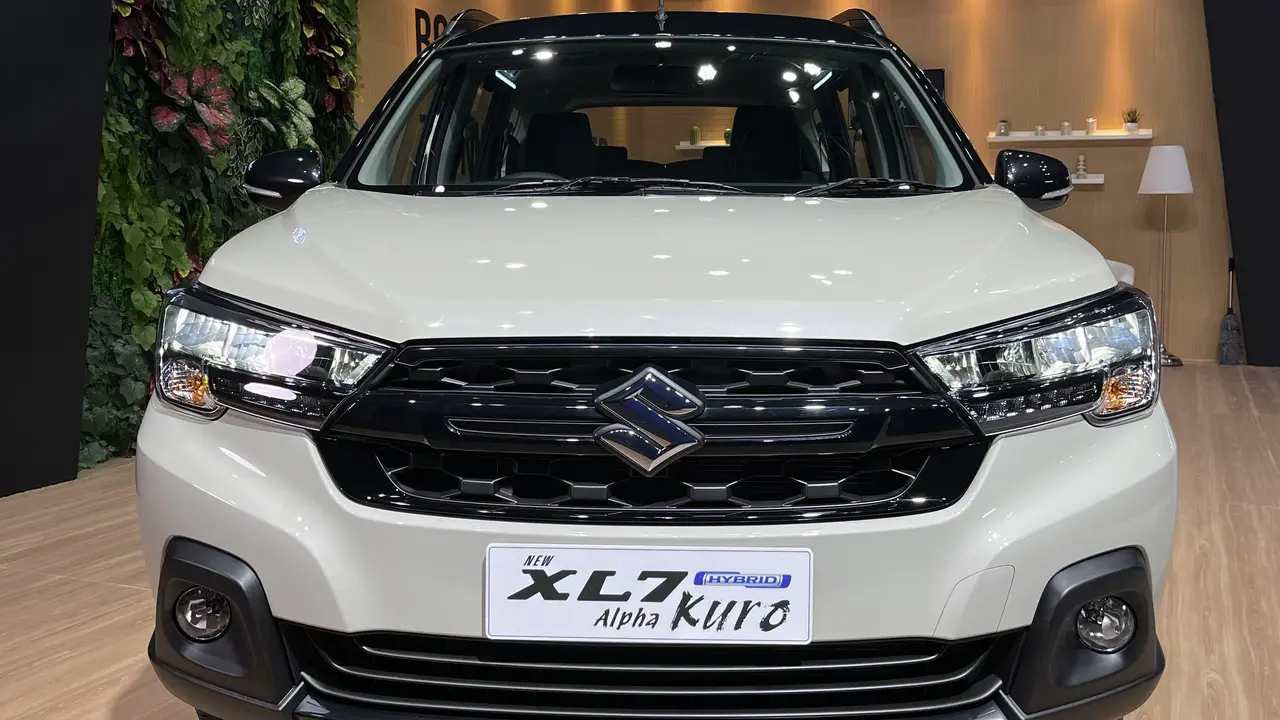 Suzuki New XL7 Hybrid Alpha Kuro