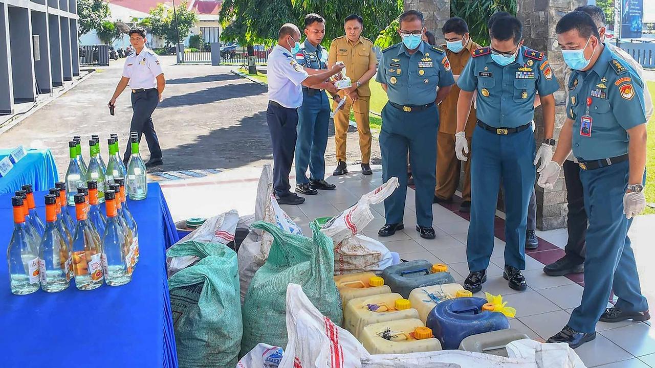 FOTO: Penyelundupan Sianida dan Miras Ilegal Senilai Setengah Miliar Lebih Digagalkan di Perairan Manado